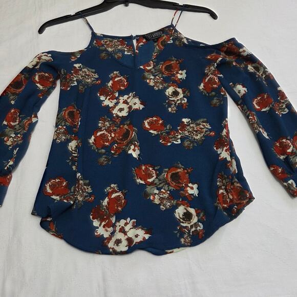 Sweet Wanderer Woman's Blue Flowered Top size S openings in shoulders - Picture 1 of 7